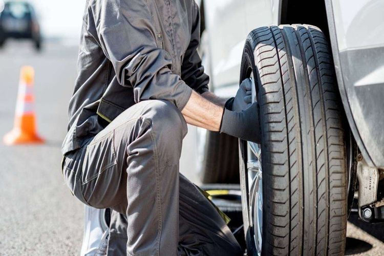 Selçuk Otoban Acil Lastikçi