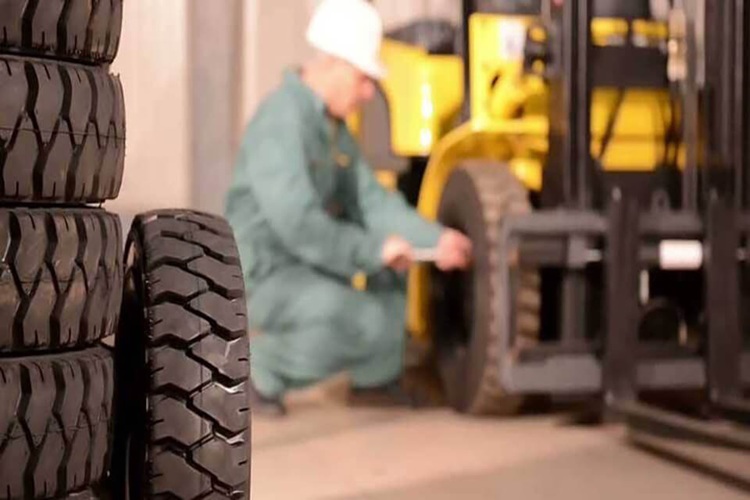 Bursa Forklift Lastik Değişimi