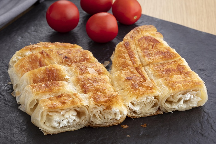 Yıldırım Peynirli Börek